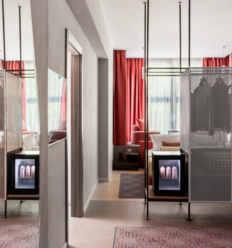 Junior Suite entrance with minibar, mirror and sleeping area in the background - Parioli Cube Hotel, BZAR hotels in Rome